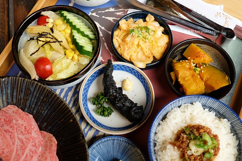 東港強燒肉定食。屏東最強和牛直播霸主開到桃園，只要299元讓你吃到飽！白飯、味噌湯、飲料無限續！ @蹦啾♥謝蘿莉 La vie heureuse