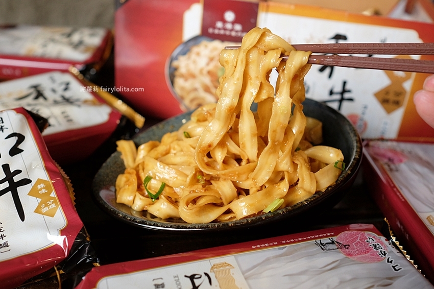 東港強燒肉定食。屏東最強和牛直播霸主開到桃園，只要299元讓你吃到飽！白飯、味噌湯、飲料無限續！ @蹦啾♥謝蘿莉 La vie heureuse