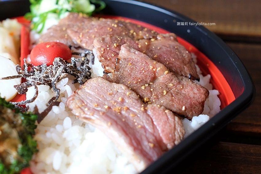 東港強燒肉定食。屏東最強和牛直播霸主開到桃園，只要299元讓你吃到飽！白飯、味噌湯、飲料無限續！ @蹦啾♥謝蘿莉 La vie heureuse