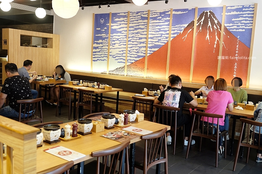 東港強燒肉定食。屏東最強和牛直播霸主開到桃園，只要299元讓你吃到飽！白飯、味噌湯、飲料無限續！ @蹦啾♥謝蘿莉 La vie heureuse