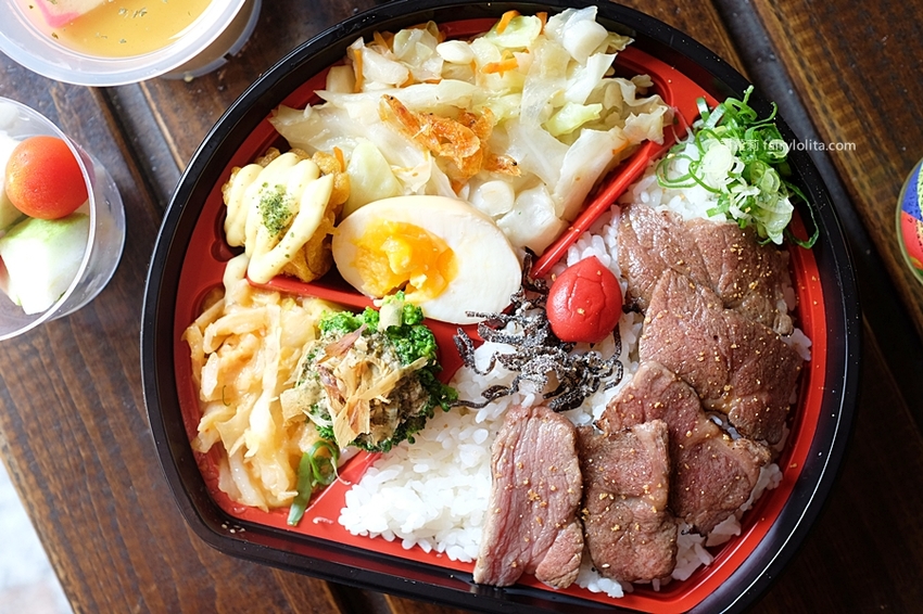 東港強燒肉定食。屏東最強和牛直播霸主開到桃園，只要299元讓你吃到飽！白飯、味噌湯、飲料無限續！ @蹦啾♥謝蘿莉 La vie heureuse
