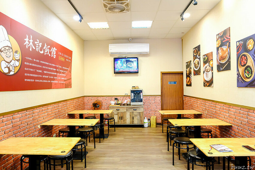 手切滷肉飯油亮香甜，林記飯館招牌滷肉飯有肥有瘦可選，古早味雞腿飯搭燉湯好滋味！