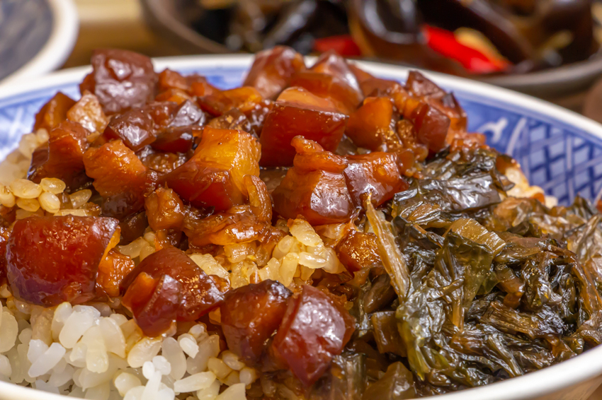 台中大里,益民路上的人氣銅板美食-林記飯館~美味雞湯只要50元。 - 微笑Joe幸運