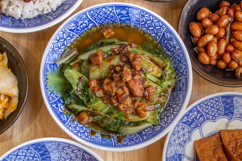 台中大里,益民路上的人氣銅板美食-林記飯館~美味雞湯只要50元。 - 微笑Joe幸運