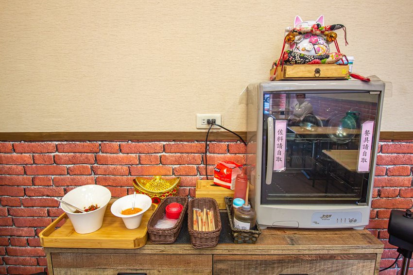 台中大里,益民路上的人氣銅板美食-林記飯館~美味雞湯只要50元。 - 微笑Joe幸運