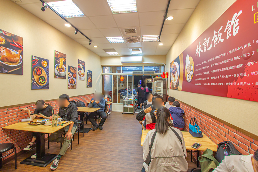 台中大里,益民路上的人氣銅板美食-林記飯館~美味雞湯只要50元。 - 微笑Joe幸運