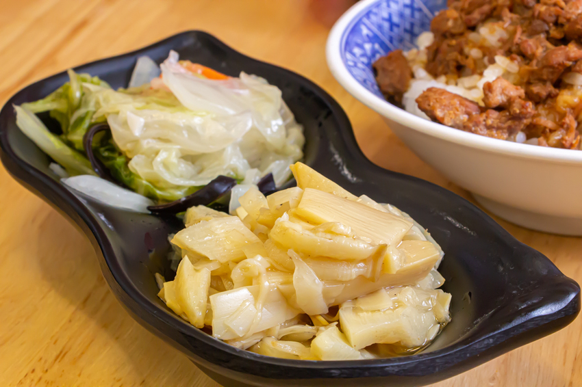 台中大里,益民路上的人氣銅板美食-林記飯館~美味雞湯只要50元。 - 微笑Joe幸運