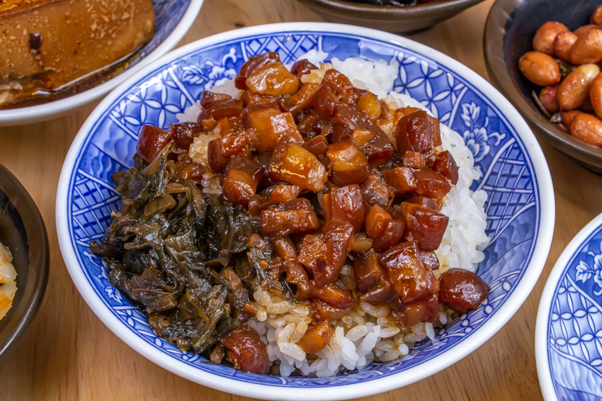 台中大里,益民路上的人氣銅板美食-林記飯館~美味雞湯只要50元。 - 微笑Joe幸運