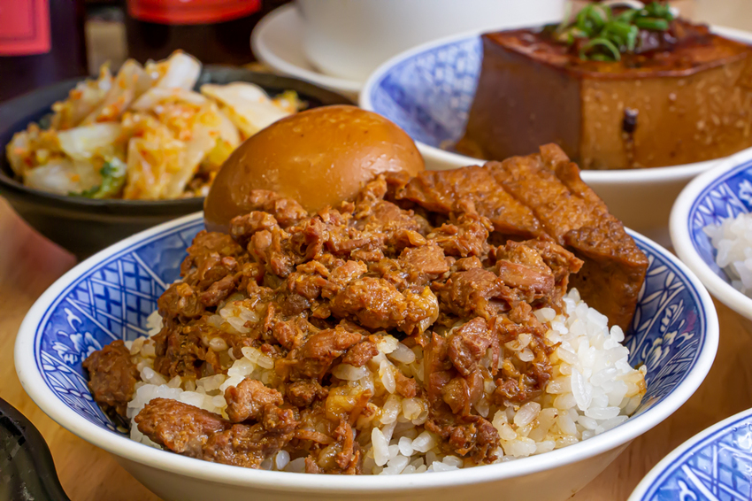 台中大里,益民路上的人氣銅板美食-林記飯館~美味雞湯只要50元。 - 微笑Joe幸運