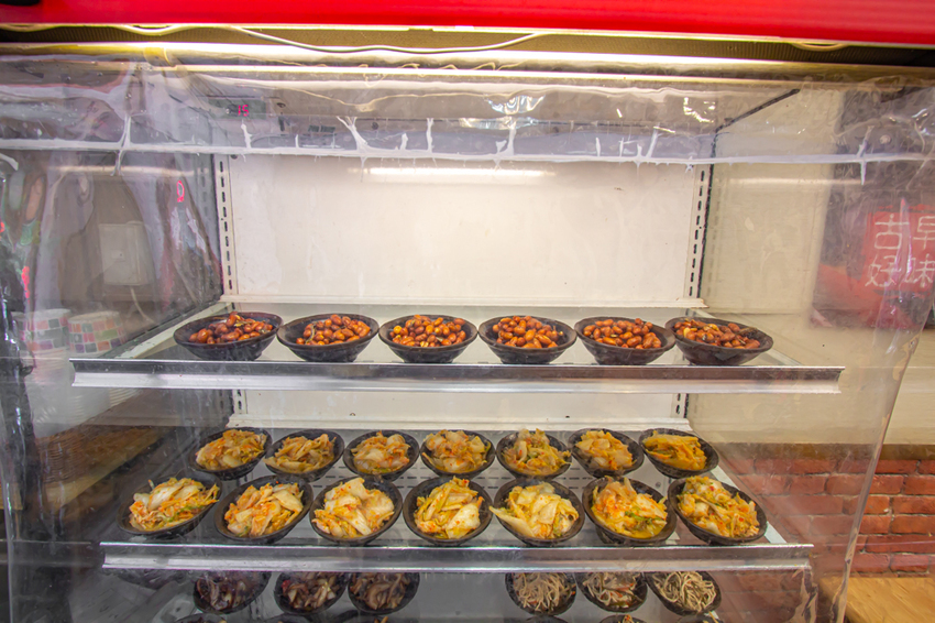 台中大里,益民路上的人氣銅板美食-林記飯館~美味雞湯只要50元。 - 微笑Joe幸運