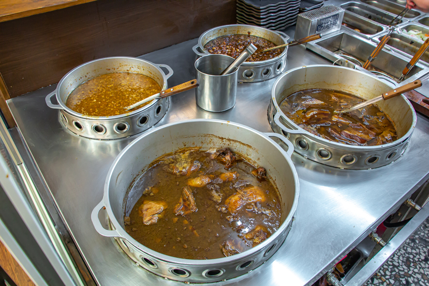 台中大里,益民路上的人氣銅板美食-林記飯館~美味雞湯只要50元。 - 微笑Joe幸運