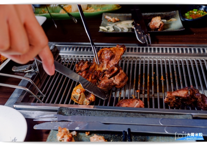 台北長安東路人氣烤羊腿,碳花台北,蒙古碳烤羊腿x酸白菜火鍋x羊奶酒x台式熱炒,享受粗曠霸氣蒙古大漠風情！台北長安東路美食推薦,台北長安東路燒烤推薦, - 大胃米粒 DAVID & MILLY