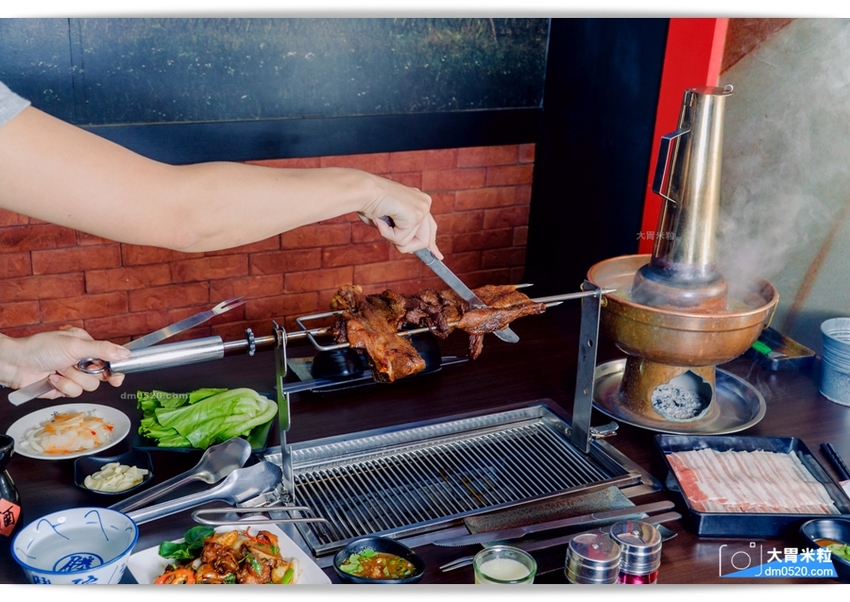 台北長安東路人氣烤羊腿,碳花台北,蒙古碳烤羊腿x酸白菜火鍋x羊奶酒x台式熱炒,享受粗曠霸氣蒙古大漠風情！台北長安東路美食推薦,台北長安東路燒烤推薦, - 大胃米粒 DAVID & MILLY