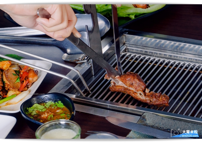 台北長安東路人氣烤羊腿,碳花台北,蒙古碳烤羊腿x酸白菜火鍋x羊奶酒x台式熱炒,享受粗曠霸氣蒙古大漠風情！台北長安東路美食推薦,台北長安東路燒烤推薦, - 大胃米粒 DAVID & MILLY