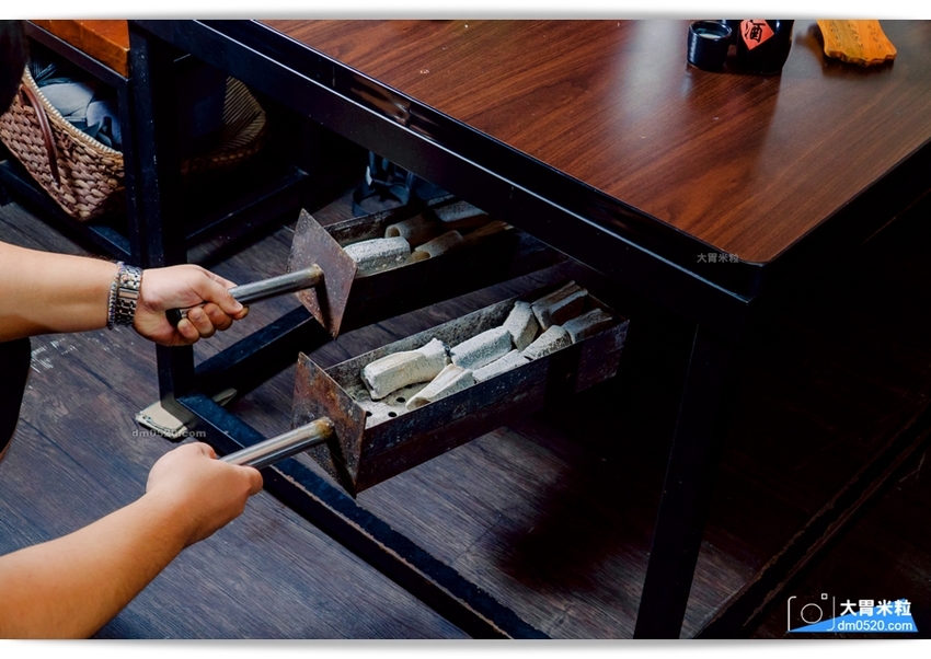 台北長安東路人氣烤羊腿,碳花台北,蒙古碳烤羊腿x酸白菜火鍋x羊奶酒x台式熱炒,享受粗曠霸氣蒙古大漠風情！台北長安東路美食推薦,台北長安東路燒烤推薦, - 大胃米粒 DAVID & MILLY