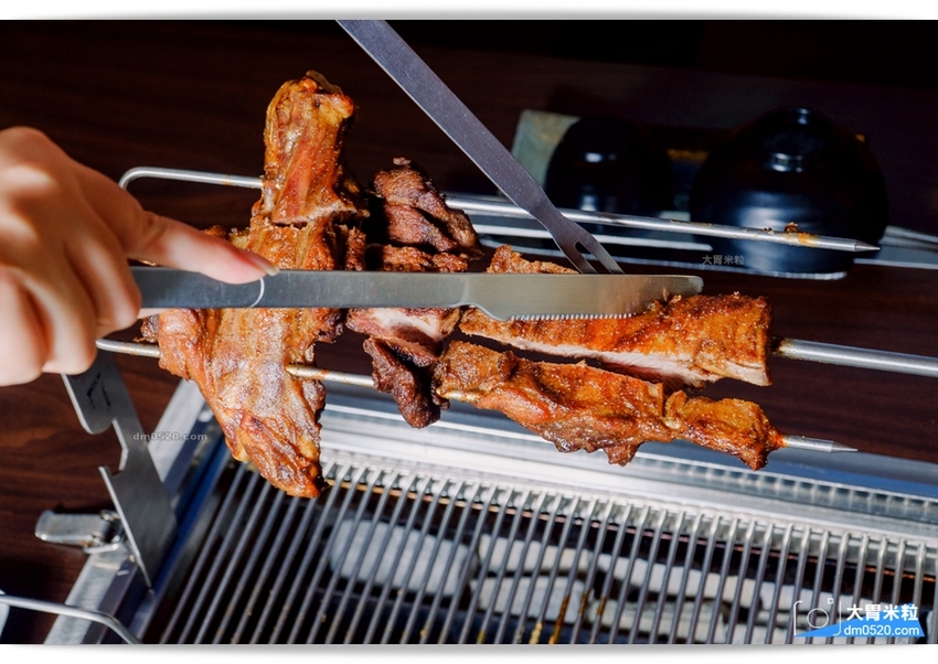 台北長安東路人氣烤羊腿,碳花台北,蒙古碳烤羊腿x酸白菜火鍋x羊奶酒x台式熱炒,享受粗曠霸氣蒙古大漠風情！台北長安東路美食推薦,台北長安東路燒烤推薦, - 大胃米粒 DAVID & MILLY