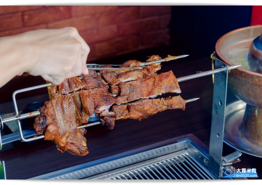 台北長安東路人氣烤羊腿,碳花台北,蒙古碳烤羊腿x酸白菜火鍋x羊奶酒x台式熱炒,享受粗曠霸氣蒙古大漠風情！台北長安東路美食推薦,台北長安東路燒烤推薦, - 大胃米粒 DAVID & MILLY
