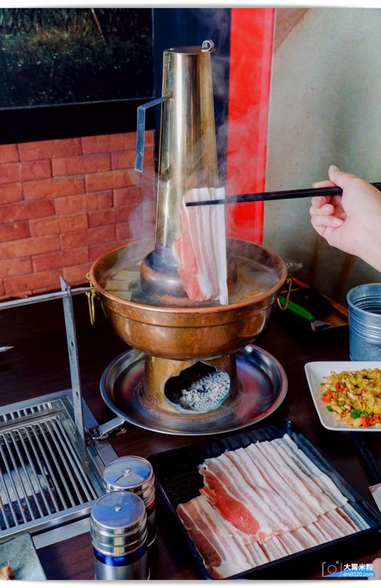 台北長安東路人氣烤羊腿,碳花台北,蒙古碳烤羊腿x酸白菜火鍋x羊奶酒x台式熱炒,享受粗曠霸氣蒙古大漠風情！台北長安東路美食推薦,台北長安東路燒烤推薦, - 大胃米粒 DAVID & MILLY