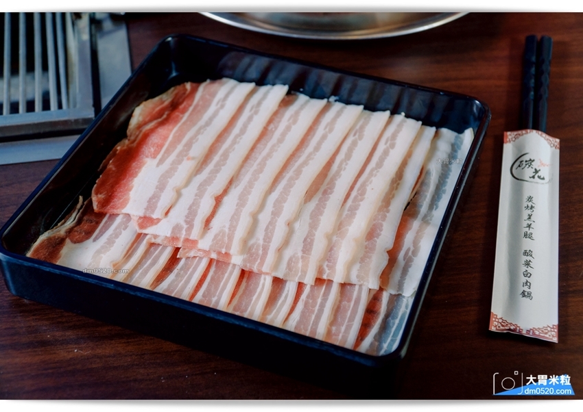 台北長安東路人氣烤羊腿,碳花台北,蒙古碳烤羊腿x酸白菜火鍋x羊奶酒x台式熱炒,享受粗曠霸氣蒙古大漠風情！台北長安東路美食推薦,台北長安東路燒烤推薦, - 大胃米粒 DAVID & MILLY