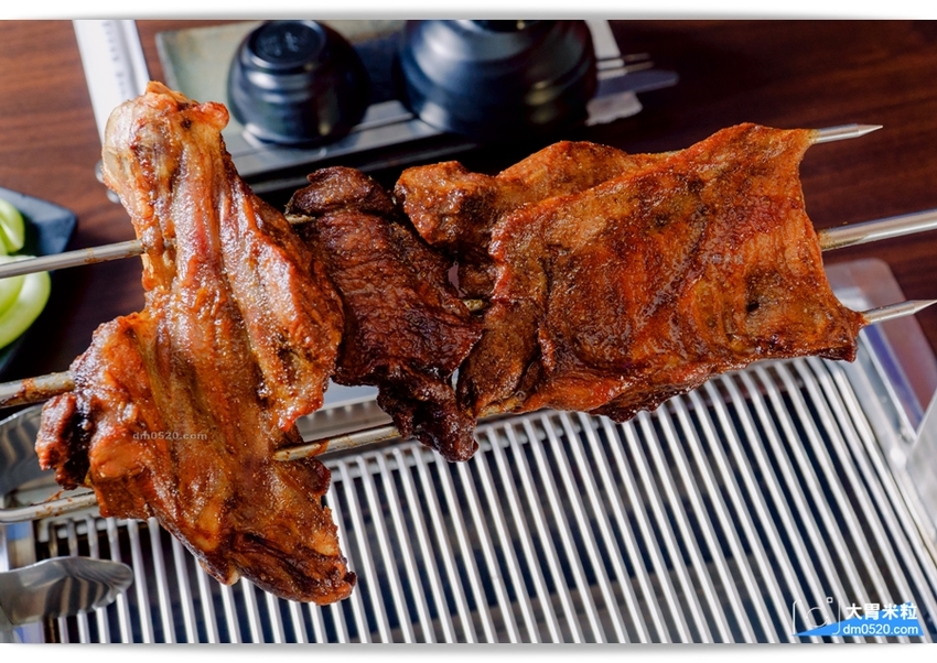 台北長安東路人氣烤羊腿,碳花台北,蒙古碳烤羊腿x酸白菜火鍋x羊奶酒x台式熱炒,享受粗曠霸氣蒙古大漠風情！台北長安東路美食推薦,台北長安東路燒烤推薦, - 大胃米粒 DAVID & MILLY