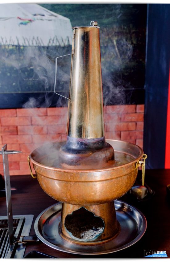 台北長安東路人氣烤羊腿,碳花台北,蒙古碳烤羊腿x酸白菜火鍋x羊奶酒x台式熱炒,享受粗曠霸氣蒙古大漠風情！台北長安東路美食推薦,台北長安東路燒烤推薦, - 大胃米粒 DAVID & MILLY