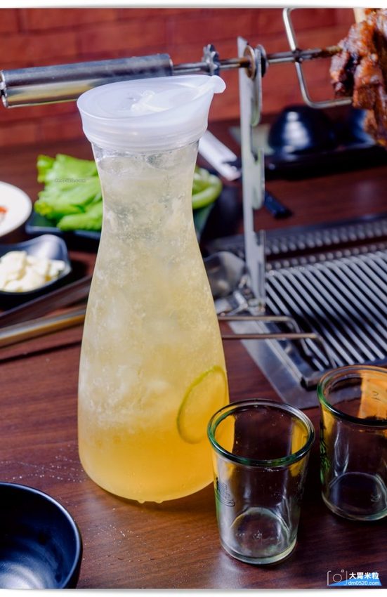 台北長安東路人氣烤羊腿,碳花台北,蒙古碳烤羊腿x酸白菜火鍋x羊奶酒x台式熱炒,享受粗曠霸氣蒙古大漠風情！台北長安東路美食推薦,台北長安東路燒烤推薦, - 大胃米粒 DAVID & MILLY