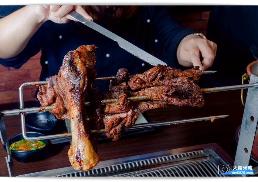 台北長安東路人氣烤羊腿,碳花台北,蒙古碳烤羊腿x酸白菜火鍋x羊奶酒x台式熱炒,享受粗曠霸氣蒙古大漠風情！台北長安東路美食推薦,台北長安東路燒烤推薦, - 大胃米粒 DAVID & MILLY