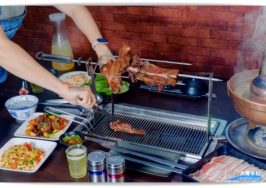 台北長安東路人氣烤羊腿,碳花台北,蒙古碳烤羊腿x酸白菜火鍋x羊奶酒x台式熱炒,享受粗曠霸氣蒙古大漠風情！台北長安東路美食推薦,台北長安東路燒烤推薦, - 大胃米粒 DAVID & MILLY