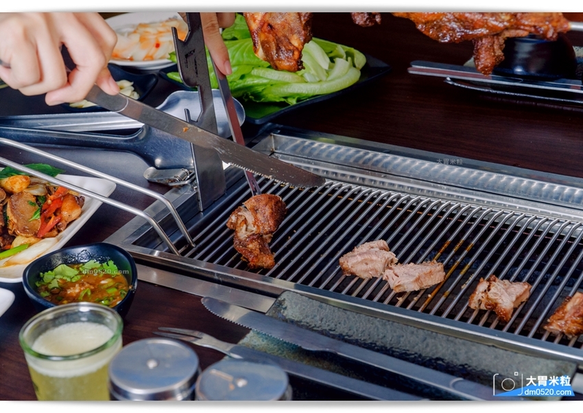 台北長安東路人氣烤羊腿,碳花台北,蒙古碳烤羊腿x酸白菜火鍋x羊奶酒x台式熱炒,享受粗曠霸氣蒙古大漠風情！台北長安東路美食推薦,台北長安東路燒烤推薦, - 大胃米粒 DAVID & MILLY