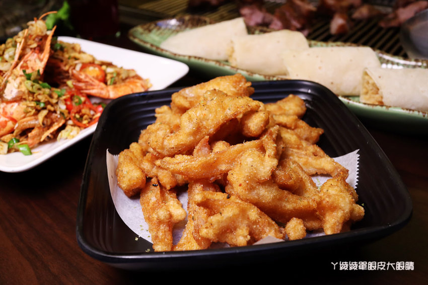 台北松江南京美食推薦碳花台北!霸氣烤羊腿和羊奶酒、酸菜白肉鍋、熱炒串烤,蒙古傳統帽飾任你拍