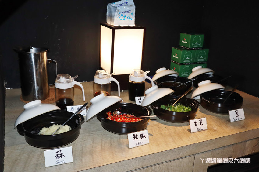 台北松江南京美食推薦碳花台北!霸氣烤羊腿和羊奶酒、酸菜白肉鍋、熱炒串烤,蒙古傳統帽飾任你拍