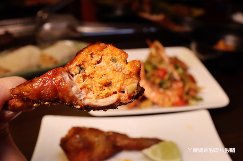 台北松江南京美食推薦碳花台北!霸氣烤羊腿和羊奶酒、酸菜白肉鍋、熱炒串烤,蒙古傳統帽飾任你拍