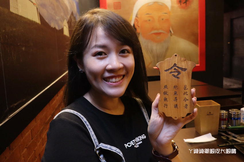 台北松江南京美食推薦碳花台北!霸氣烤羊腿和羊奶酒、酸菜白肉鍋、熱炒串烤,蒙古傳統帽飾任你拍