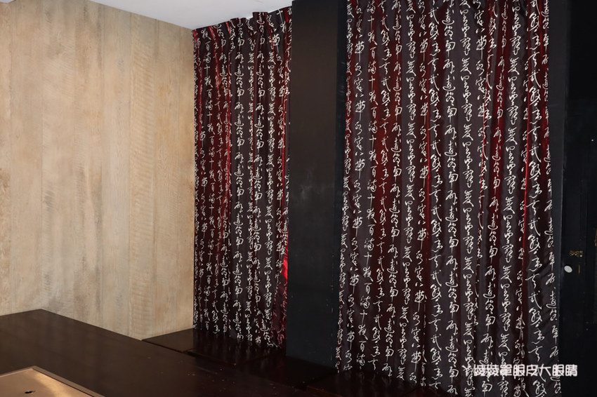 台北松江南京美食推薦碳花台北!霸氣烤羊腿和羊奶酒、酸菜白肉鍋、熱炒串烤,蒙古傳統帽飾任你拍