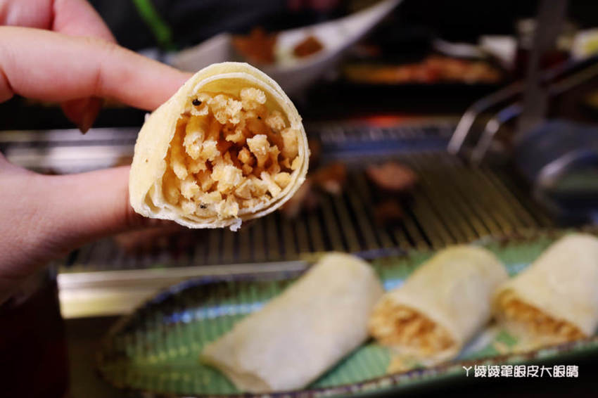 台北松江南京美食推薦碳花台北!霸氣烤羊腿和羊奶酒、酸菜白肉鍋、熱炒串烤,蒙古傳統帽飾任你拍