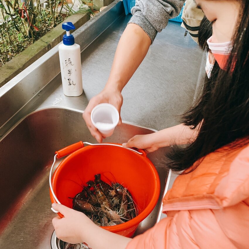 蘭楊蟹莊 蘭楊船菜｜宜蘭頭城｜親子釣蝦首選   整池滿滿讓小孩一釣上手