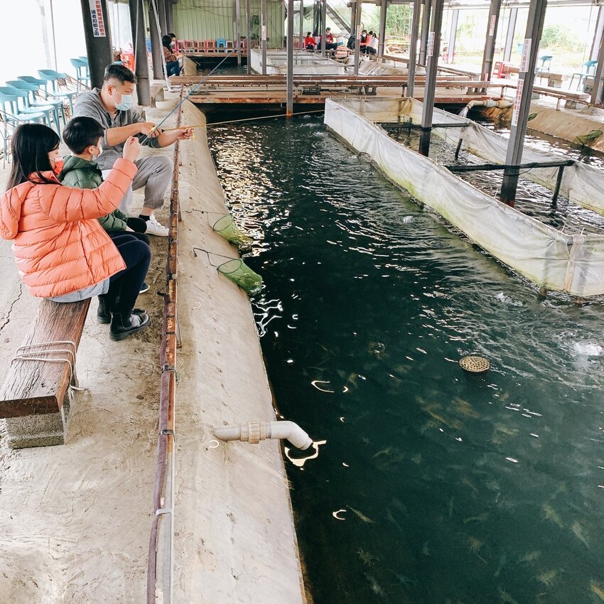 蘭楊蟹莊 蘭楊船菜｜宜蘭頭城｜親子釣蝦首選   整池滿滿讓小孩一釣上手