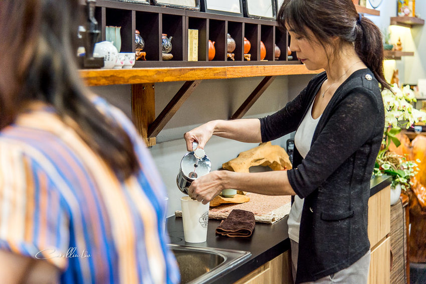 《峰圃茶莊》也賣珍珠奶茶的百年茶鋪老店 - 卡琳。摸魚兒趣