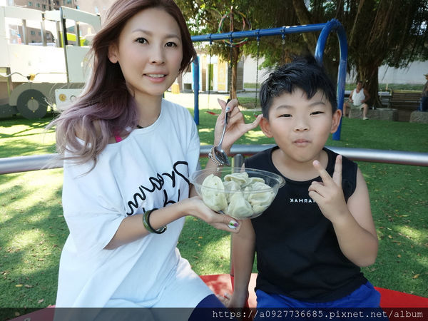 大漢手工水餃 100%純手工水餃
皮薄內餡飽滿,鮮美又多汁、新鮮食材無添加,吃了好健康、 家中必備美食 一口咬下 滿嘴好滋味 爆汁水餃