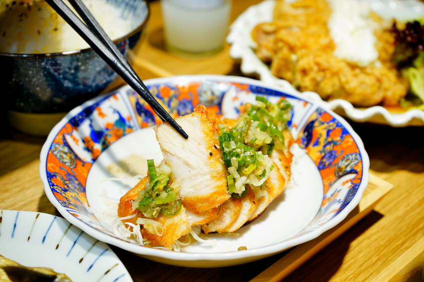 美食|桃園中壢 坐著做。員工食堂 新開幕餐廳! CP值超高之美味日式定食推薦~