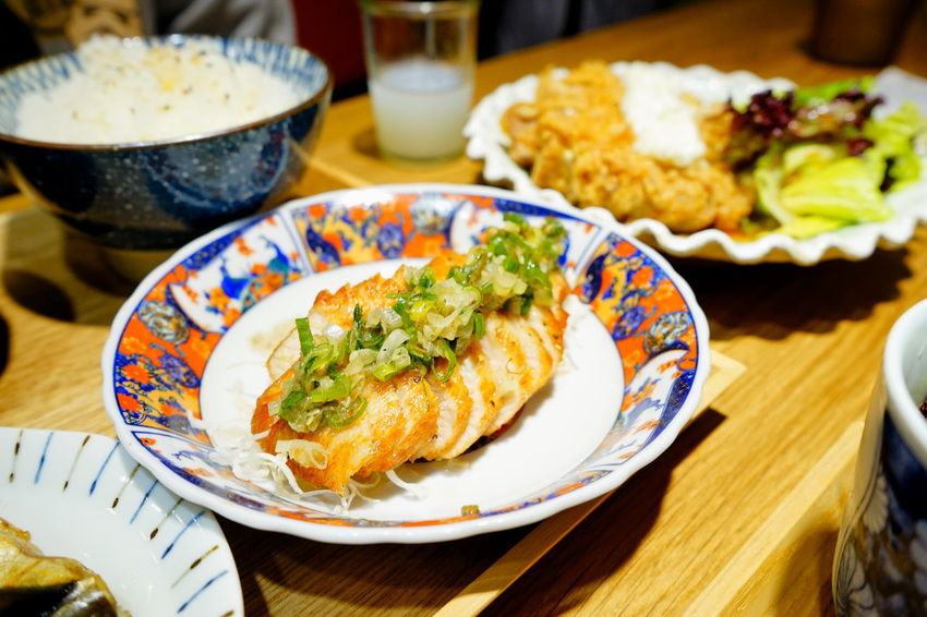 美食|桃園中壢 坐著做。員工食堂 新開幕餐廳! CP值超高之美味日式定食推薦~