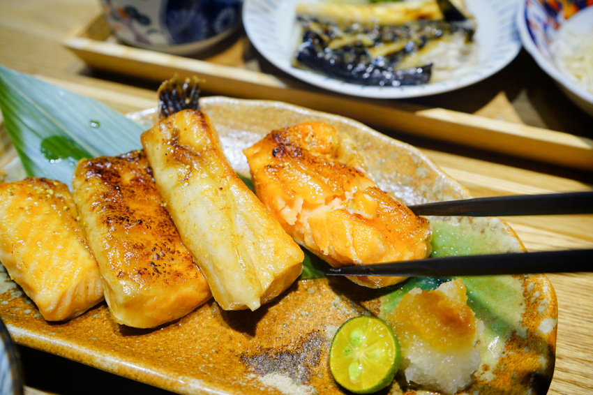 美食|桃園中壢 坐著做。員工食堂 新開幕餐廳! CP值超高之美味日式定食推薦~