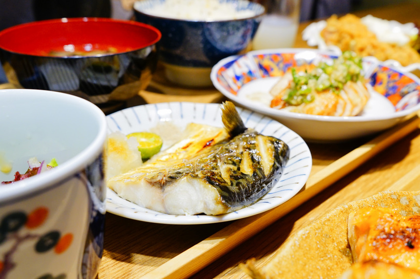 美食|桃園中壢 坐著做。員工食堂 新開幕餐廳! CP值超高之美味日式定食推薦~