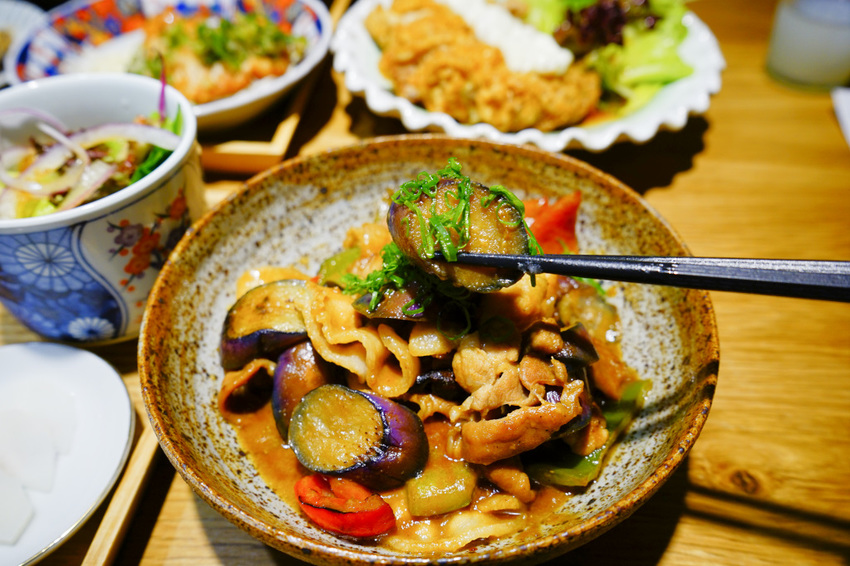 美食|桃園中壢 坐著做。員工食堂 新開幕餐廳! CP值超高之美味日式定食推薦~