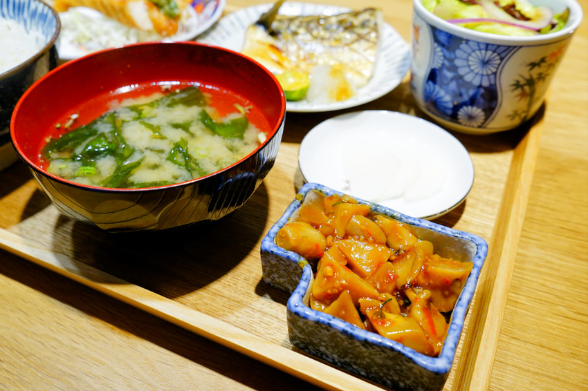 美食|桃園中壢 坐著做。員工食堂 新開幕餐廳! CP值超高之美味日式定食推薦~