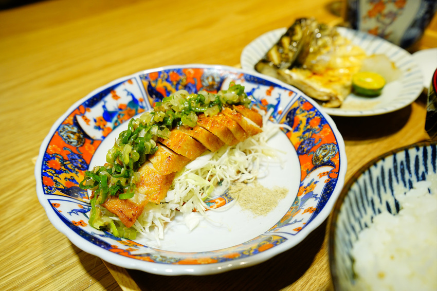 美食|桃園中壢 坐著做。員工食堂 新開幕餐廳! CP值超高之美味日式定食推薦~