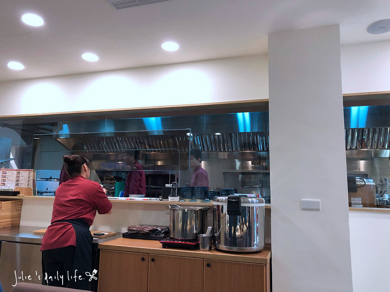 中壢,員工食堂,坐著做,坐著做員工食堂,坐著做員工食堂菜單,定食,家庭料理,日式定食,日料,日本料理,桃園,炸豬排,烤魚,菜單 @跟著Julie一起走吧