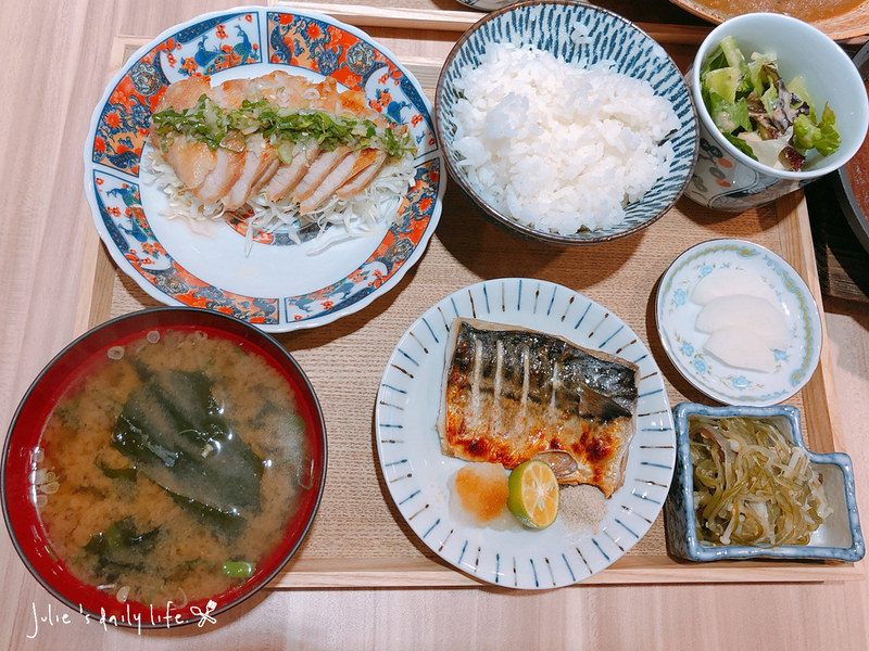 中壢,員工食堂,坐著做,坐著做員工食堂,坐著做員工食堂菜單,定食,家庭料理,日式定食,日料,日本料理,桃園,炸豬排,烤魚,菜單 @跟著Julie一起走吧