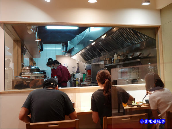 榻榻米用餐區-坐著做員工食堂 (1).jpg