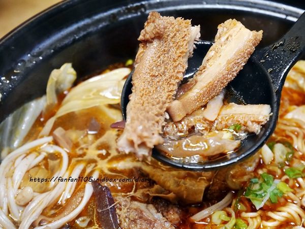 【淡水美食】四爺麻辣食堂 #麻辣鍋 #牛奶鍋 #麻辣鴨血臭豆腐 #家傳魯肉飯 (20).JPG